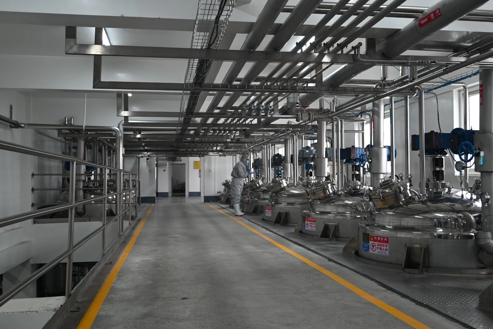 Shenzhou seasoning production workshop with stainless steel equipment
